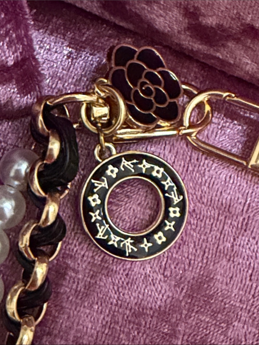LV Fashion Black & Pearl Bag Charm (bag not inc) - Picture 3 of 3